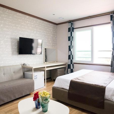 Seongsan Aqua Beach Hotel Seogwipo Esterno foto