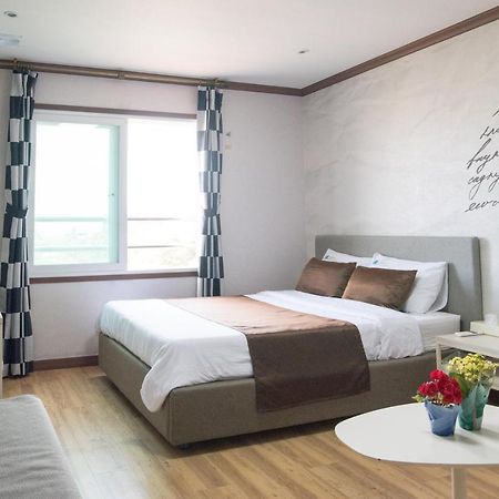 Seongsan Aqua Beach Hotel Seogwipo Esterno foto