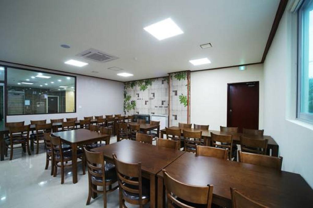Seongsan Aqua Beach Hotel Seogwipo Esterno foto