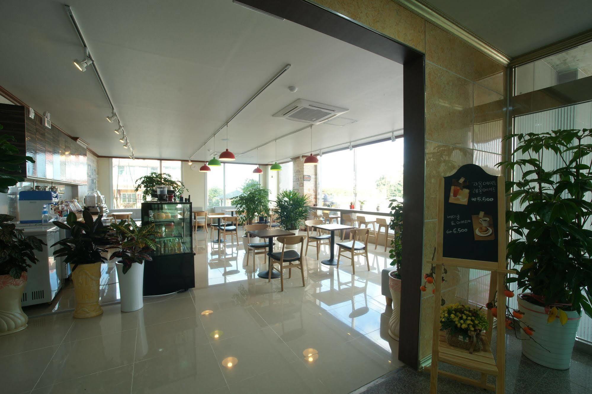 Seongsan Aqua Beach Hotel Seogwipo Esterno foto