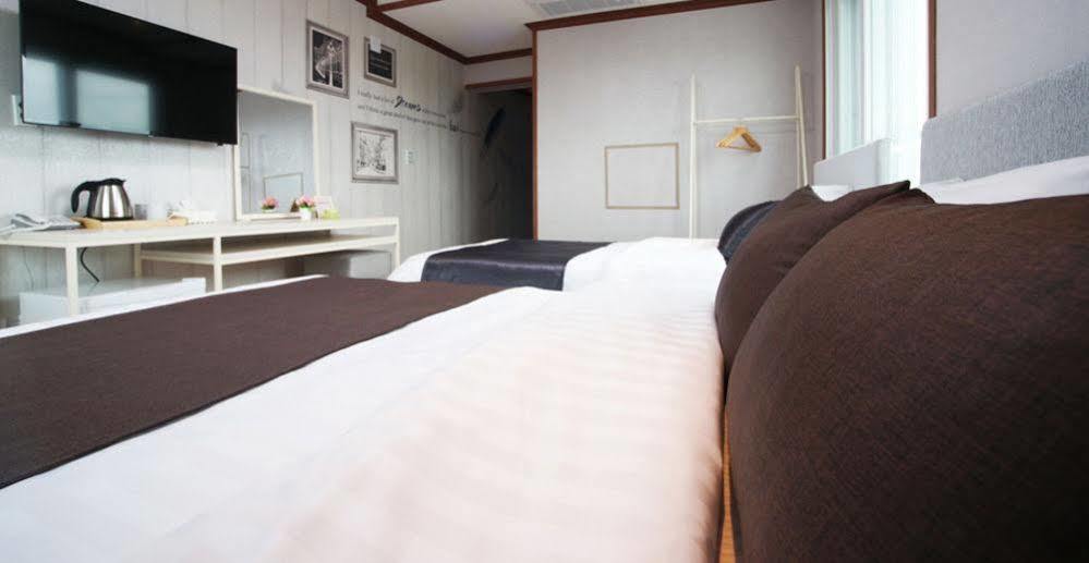 Seongsan Aqua Beach Hotel Seogwipo Esterno foto