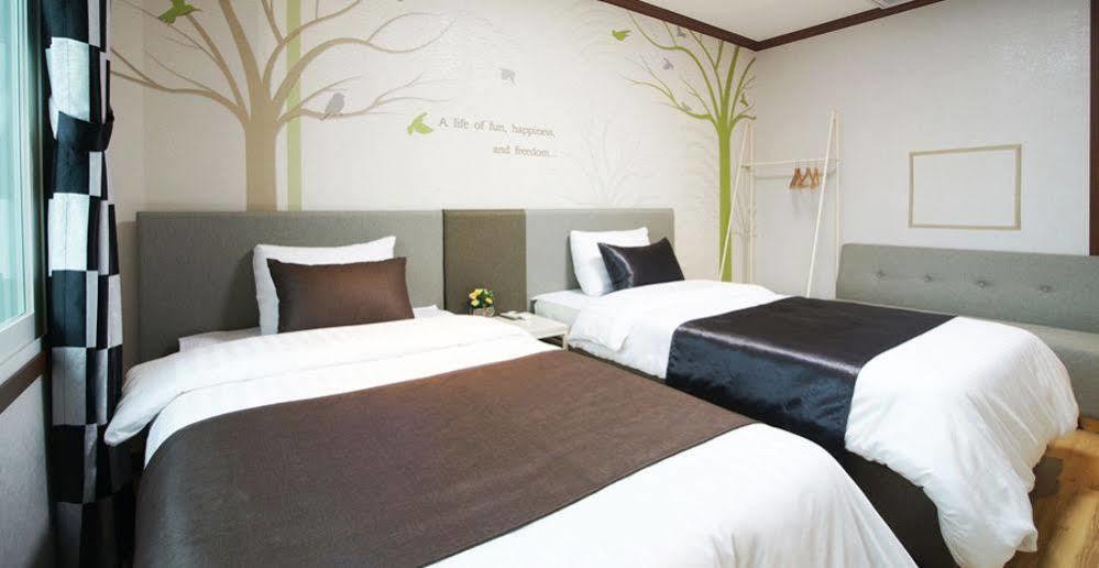 Seongsan Aqua Beach Hotel Seogwipo Esterno foto